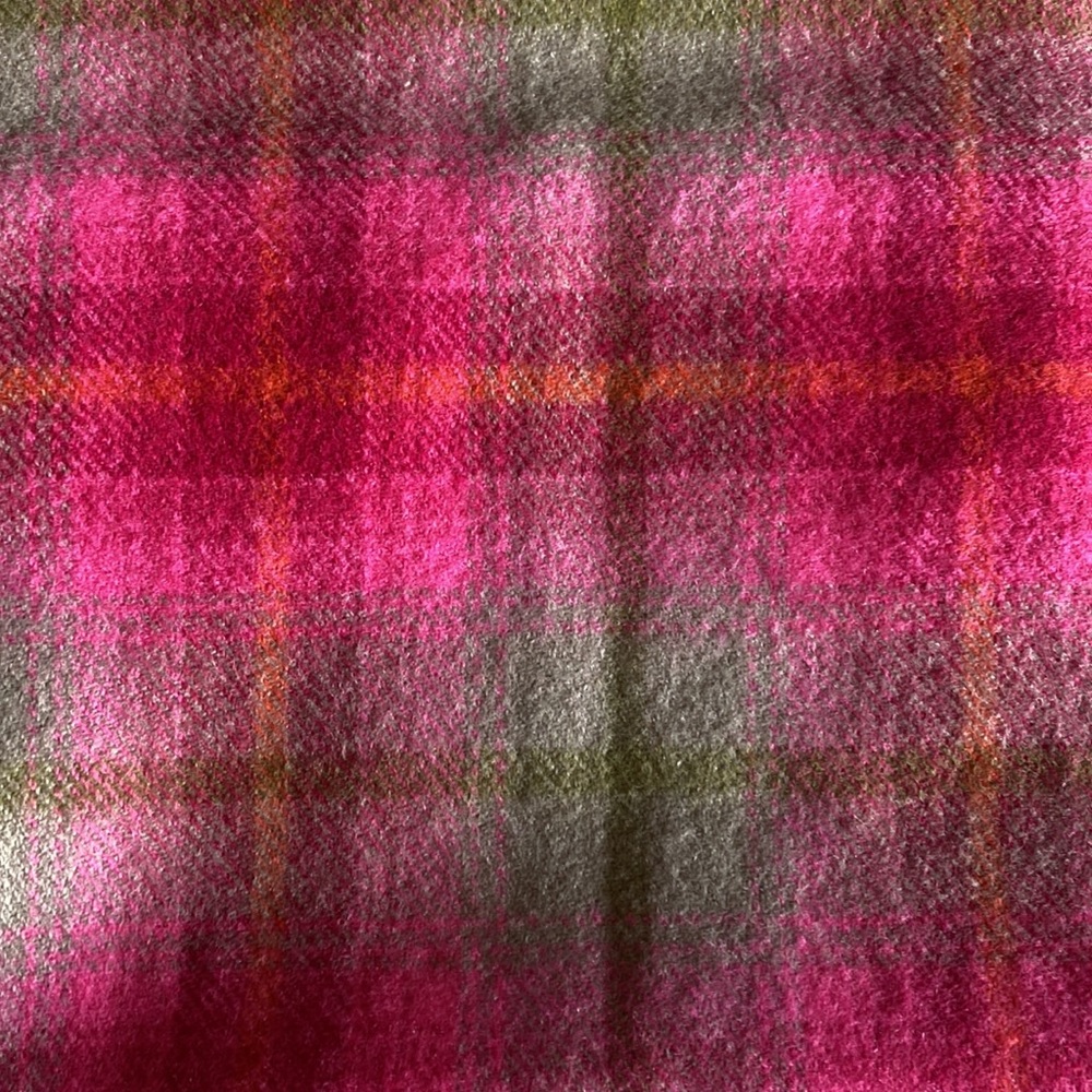 Highlander Collection by Lochcarron Plaid Fringe Scarf NWOT - Picture 5 of 5